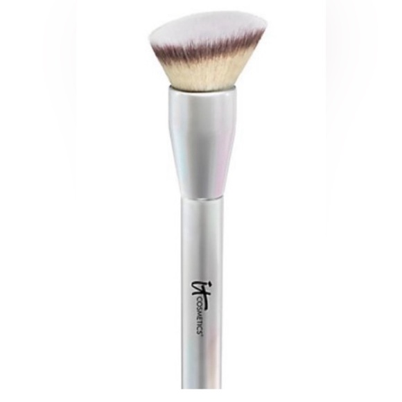 IT Cosmetics NEW Angled Buffing Foundation Brush - Picture 1 of 8